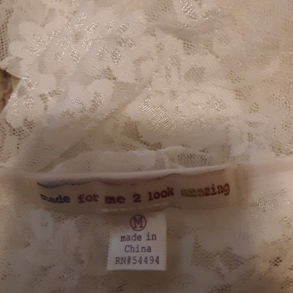 Made for me 2 look amazing sleeveless top - Picture 3 of 5